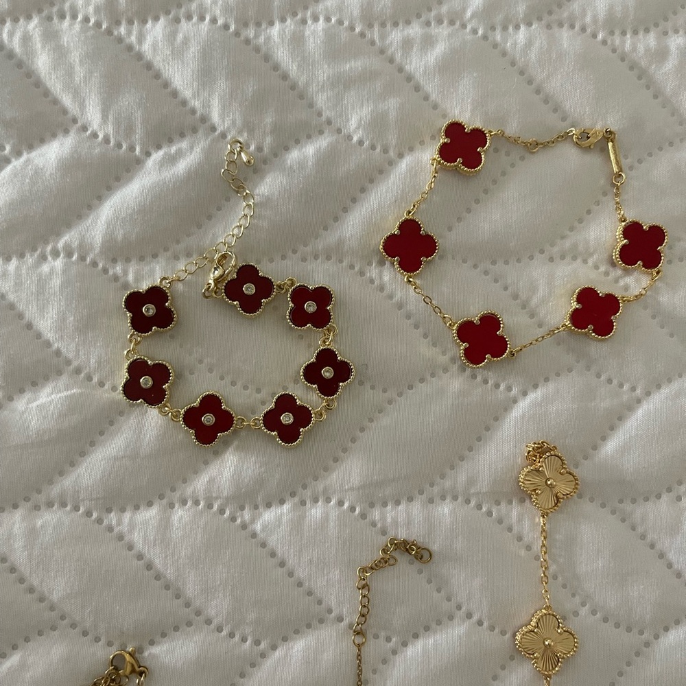 Elegant Black and Gold Floral Necklace - Picture 8 of 16